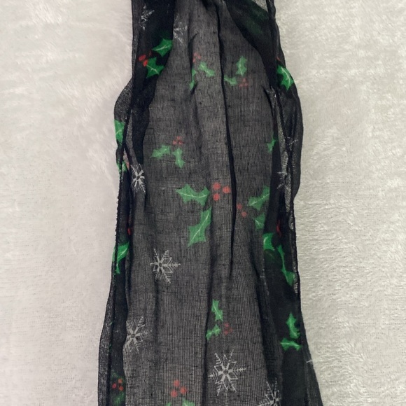 Black mistletoe and snowflakes sheer scarf - Picture 12 of 17